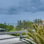 Private Rooftop Beachside 3-Bed Apt With Pool