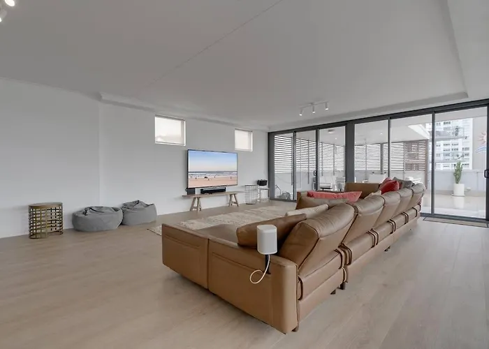 Private Rooftop Beachside 3-Bed Apt With Pool