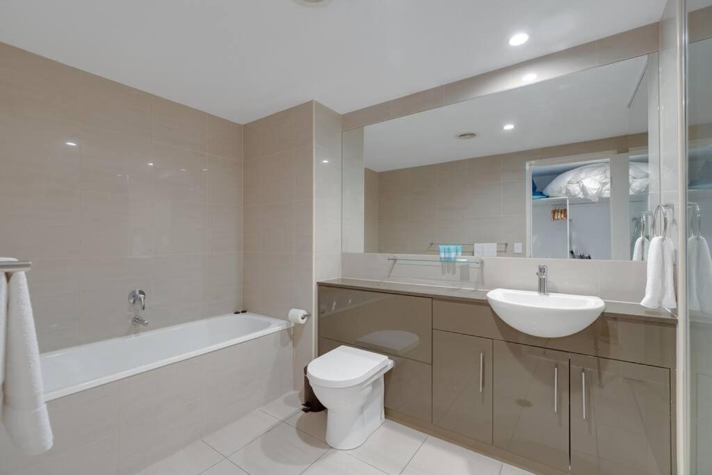 Private Rooftop Beachside 3-bed With Pool * Gold Coast