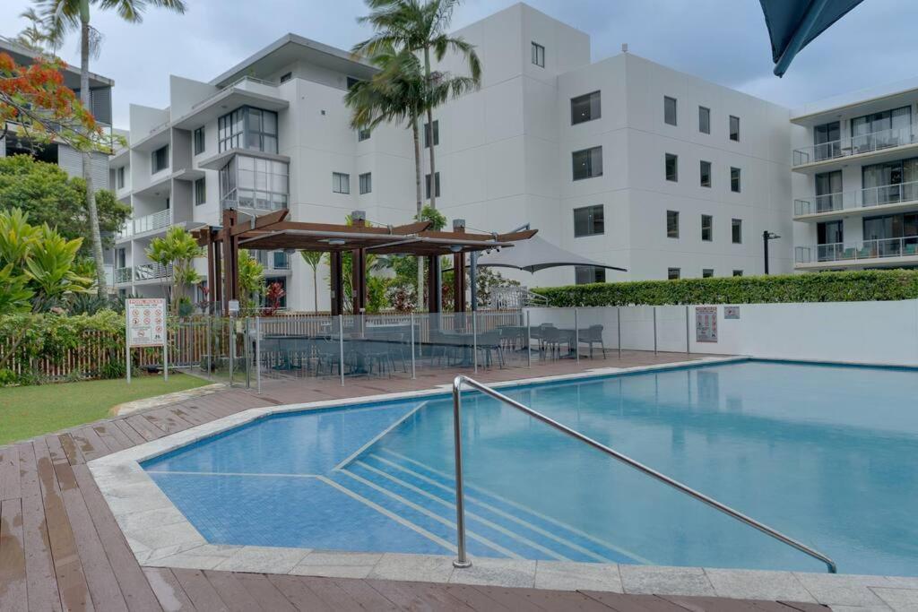 Private Rooftop Beachside 3-bed With Pool Apartment *
