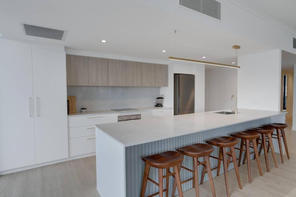 Private Rooftop Beachside 3-bed With Pool