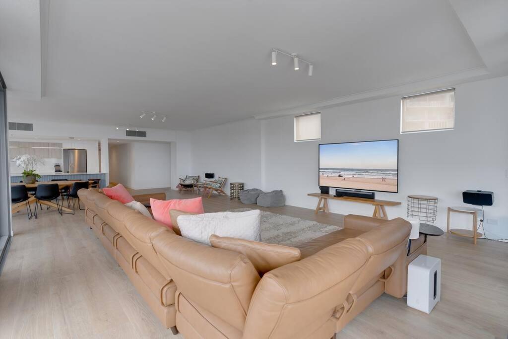 Apartment Private Rooftop Beachside 3-bed With Pool *