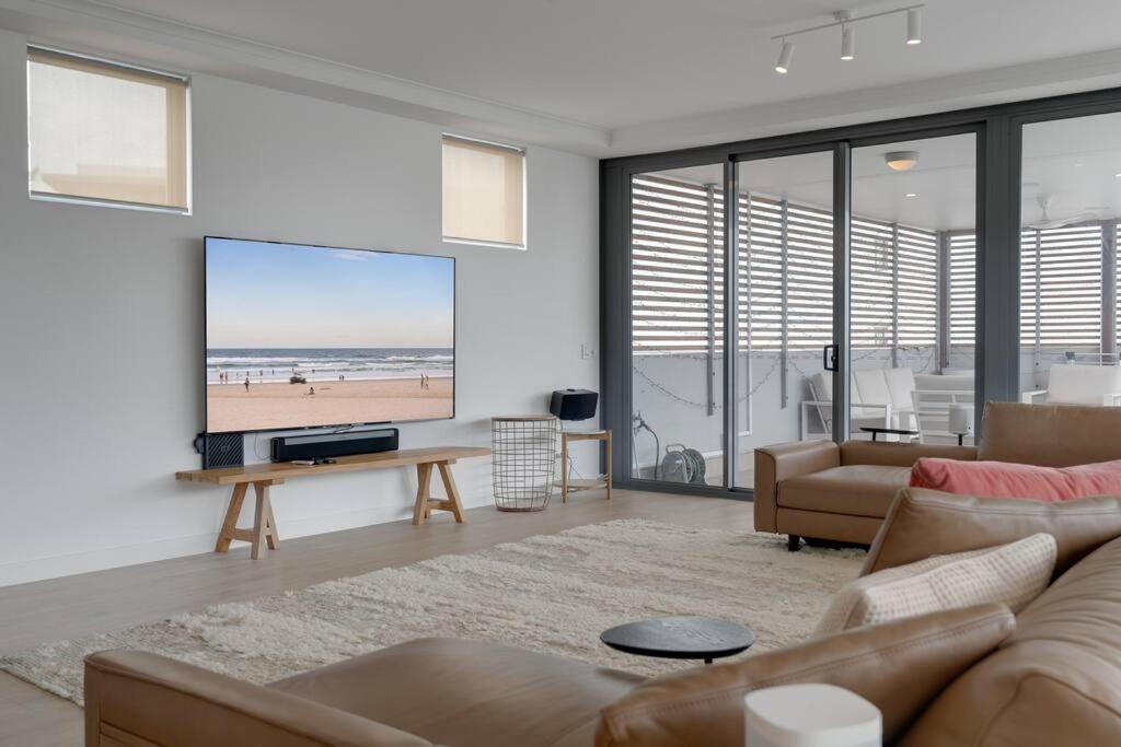 Private Rooftop Beachside 3-bed With Pool Apartment *