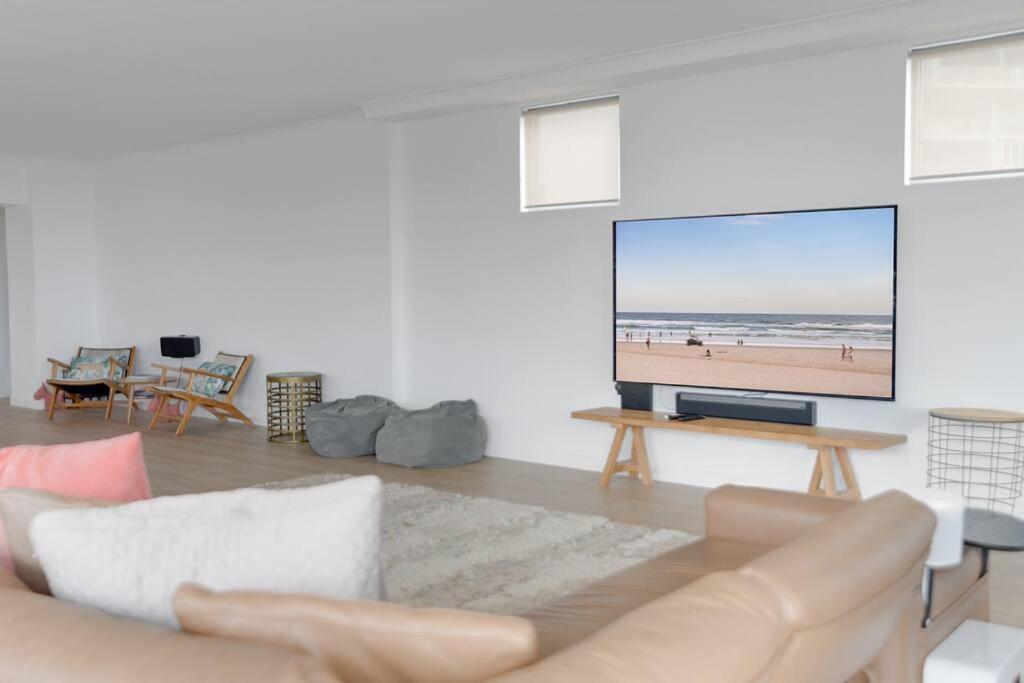 Apartment Private Rooftop Beachside 3-bed With Pool