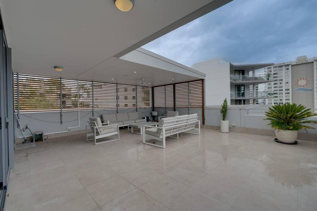 Private Rooftop Beachside 3-bed With Pool Gold Coast