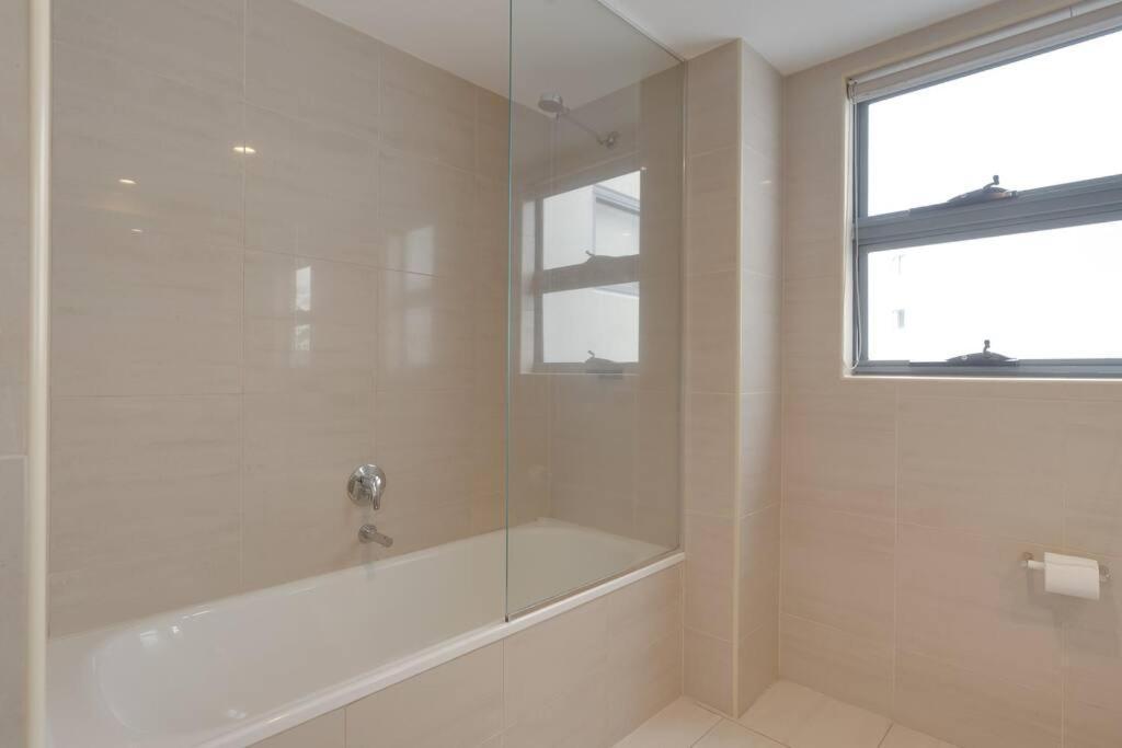 Private Rooftop Beachside 3-bed With Pool Gold Coast