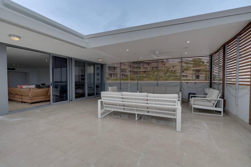 Private Rooftop Beachside 3-bed With Pool Apartment